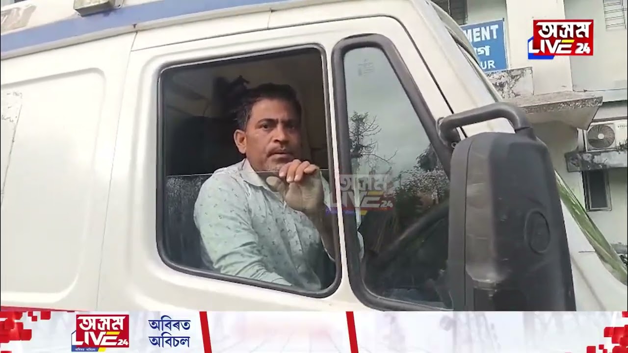 ক্ষেত্ৰীত উজনি অভিমুখী দুখনকৈ নৈশ বাছ দুৰ্ঘটনাগ্ৰস্ত।