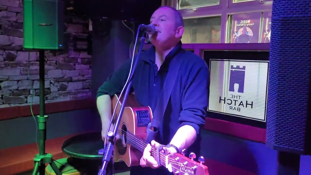 Gerry O'Brien singing in The Hatch Bar in The Hounds Rest Ardee - 17th January 2026