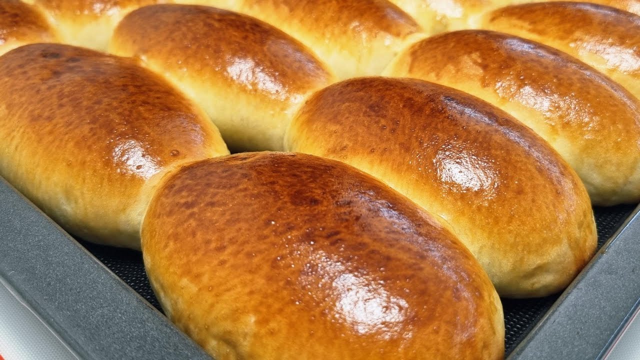 Пирожки с капустой на пышном, сдобном тесте.