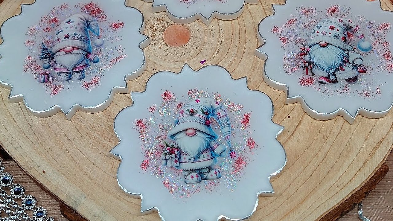 #0118 ENG - Cute Christmas gnomes on resin coaster - quick and beautiful