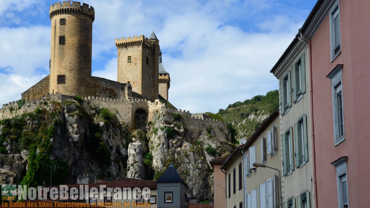 Le ch&acirc;teau de Foix sur son promontoire rocheux (notrebellefrance)