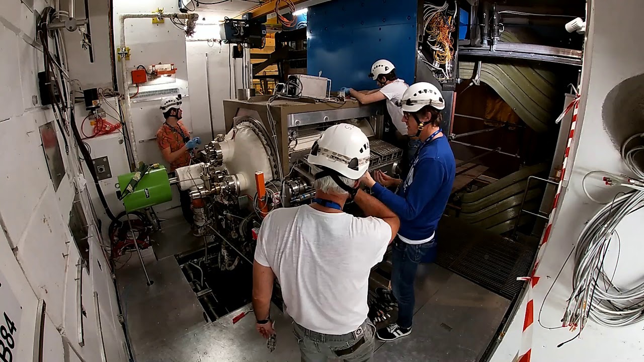 Preparations work for the removal of two LHCb VELO detectors