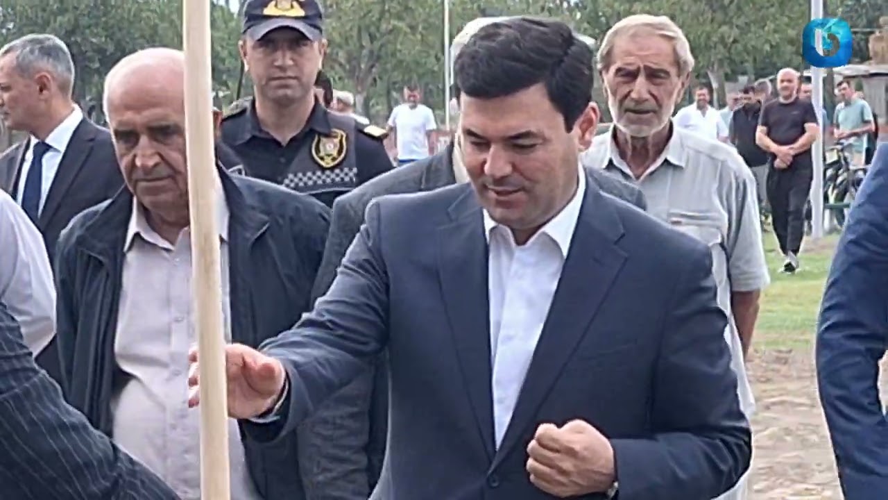 Xaçmaz RİH-nin başçısı Elnur Rzayev Qoçaqlı kənd stadionunda görülən işlərlə tanış oldu.