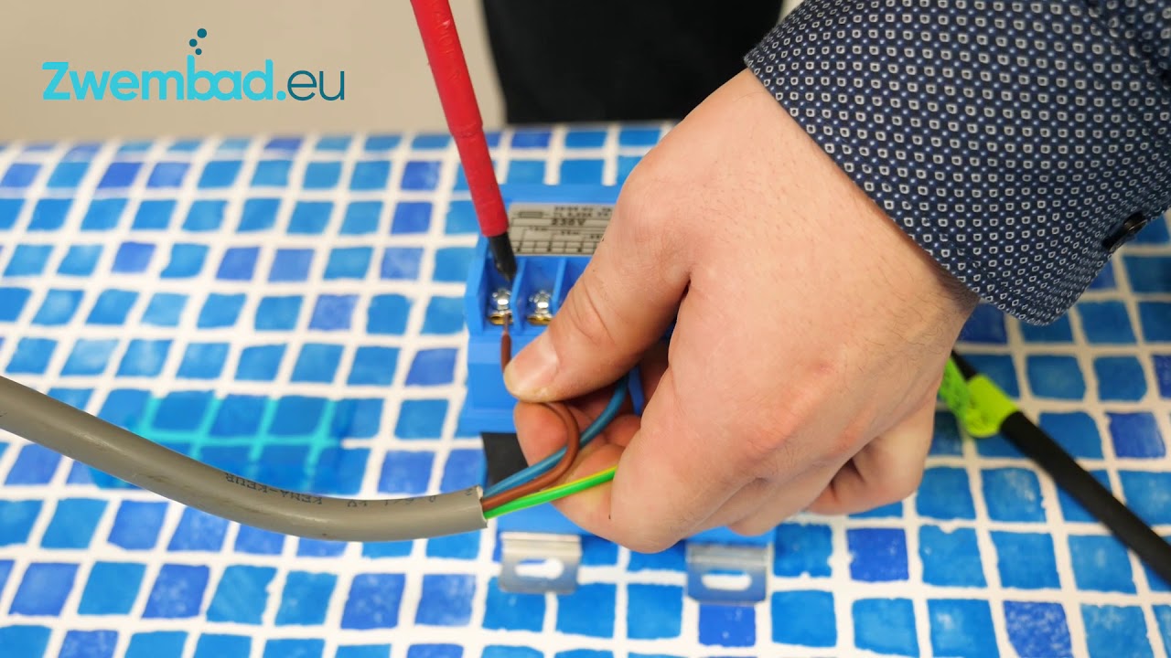 Veiligheidstransfo voor elektrische installaties bij het zwembad