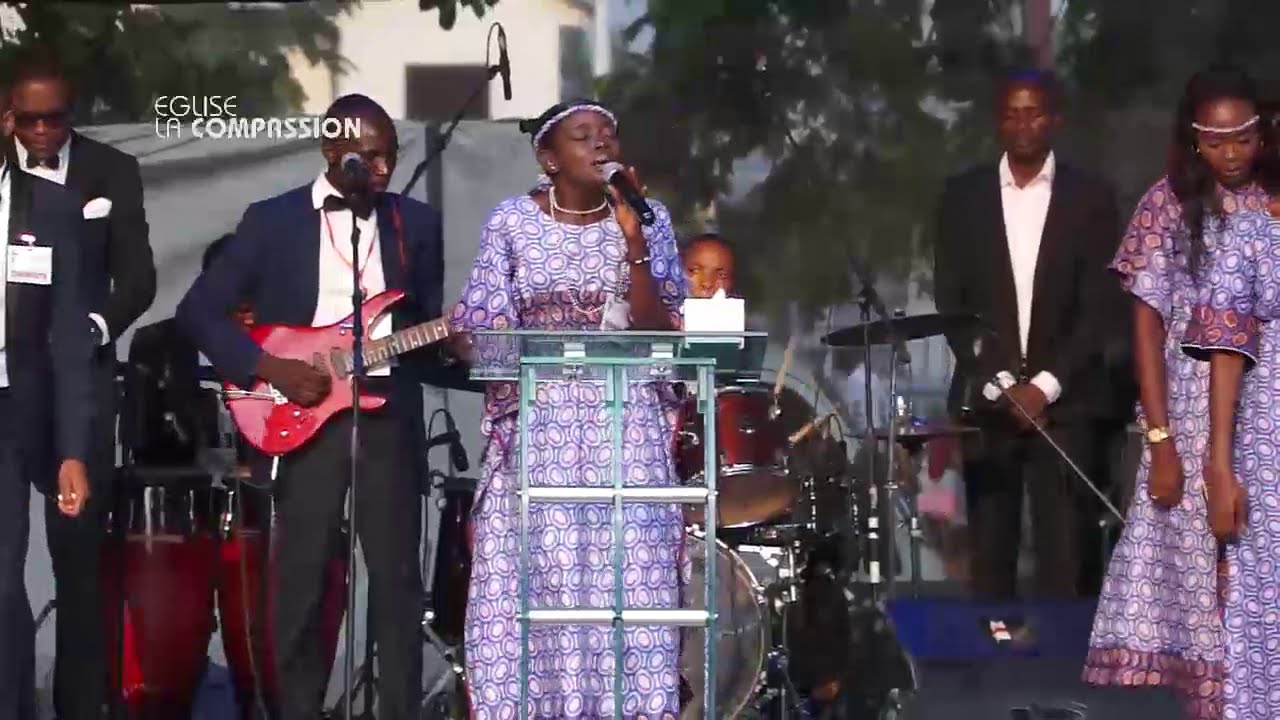 SOEUR NAOMIE MAKENGO   ADORATION ET LOUANGE CROISADE EVANGELIQUE 2016 DE CLOTURE ALPHA 40