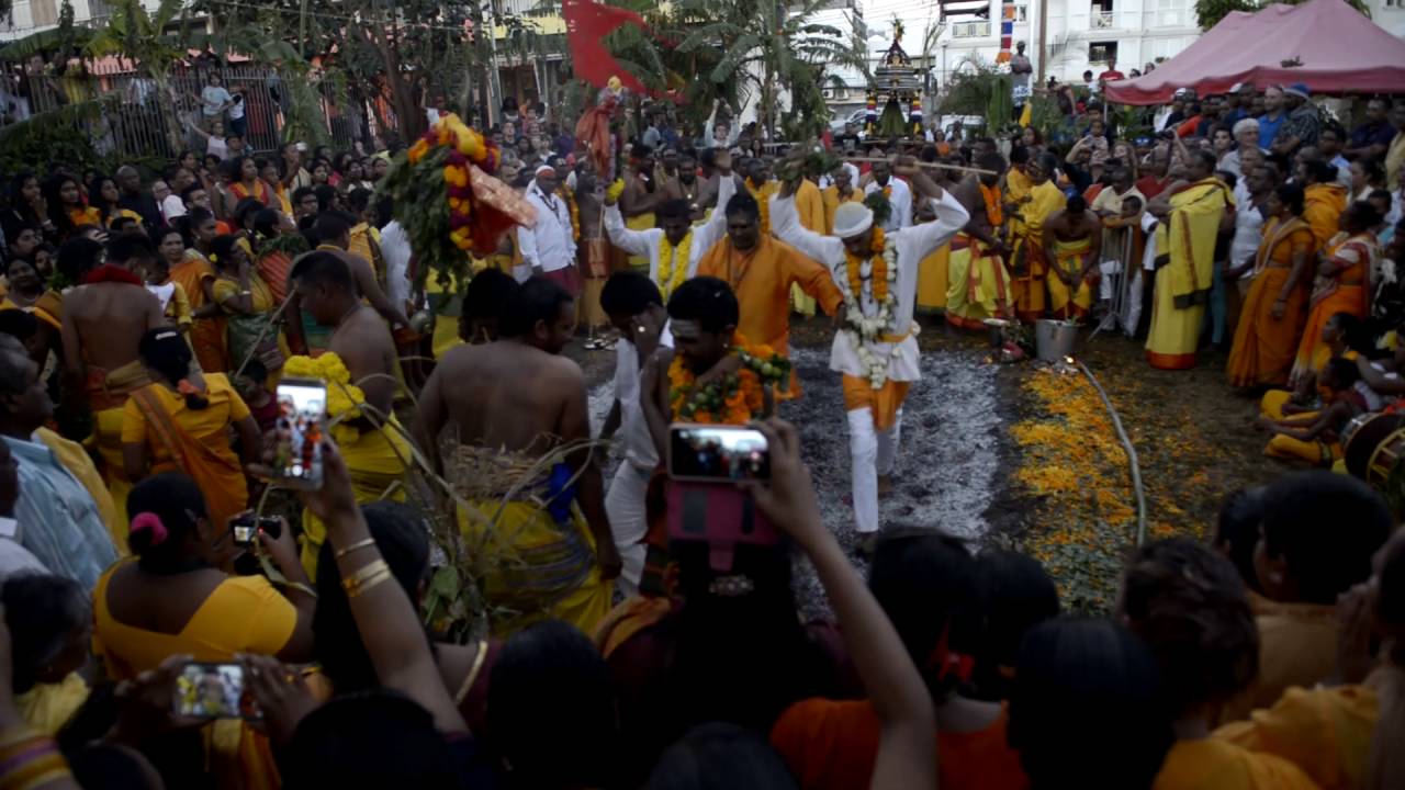 Thimidhi Temple KARLY derrier Bazar Saint Pierre 2016