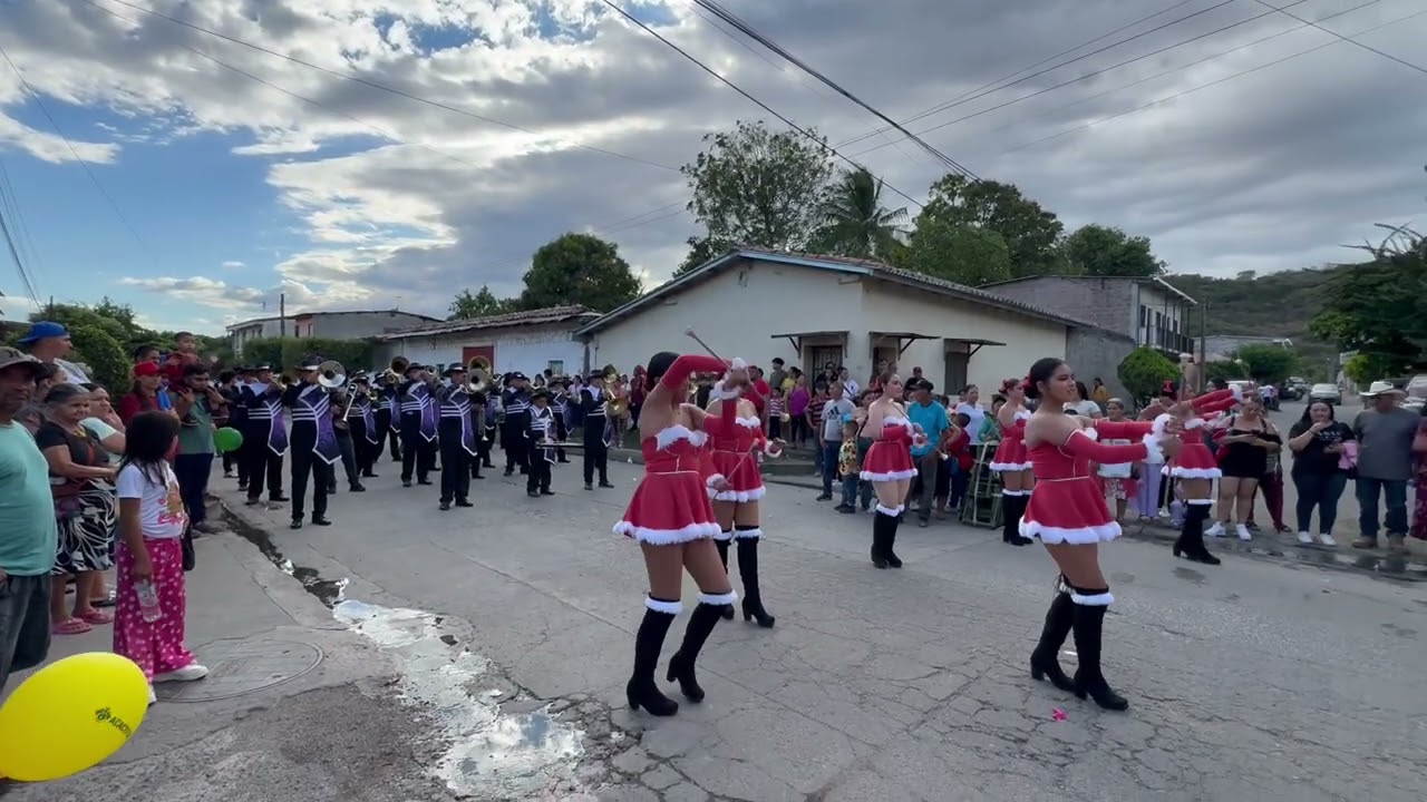 Cachiporras y Banda El Parasio https://www.facebook.com/share/19FCNbeoyZ/?mibextid=wwXIfr