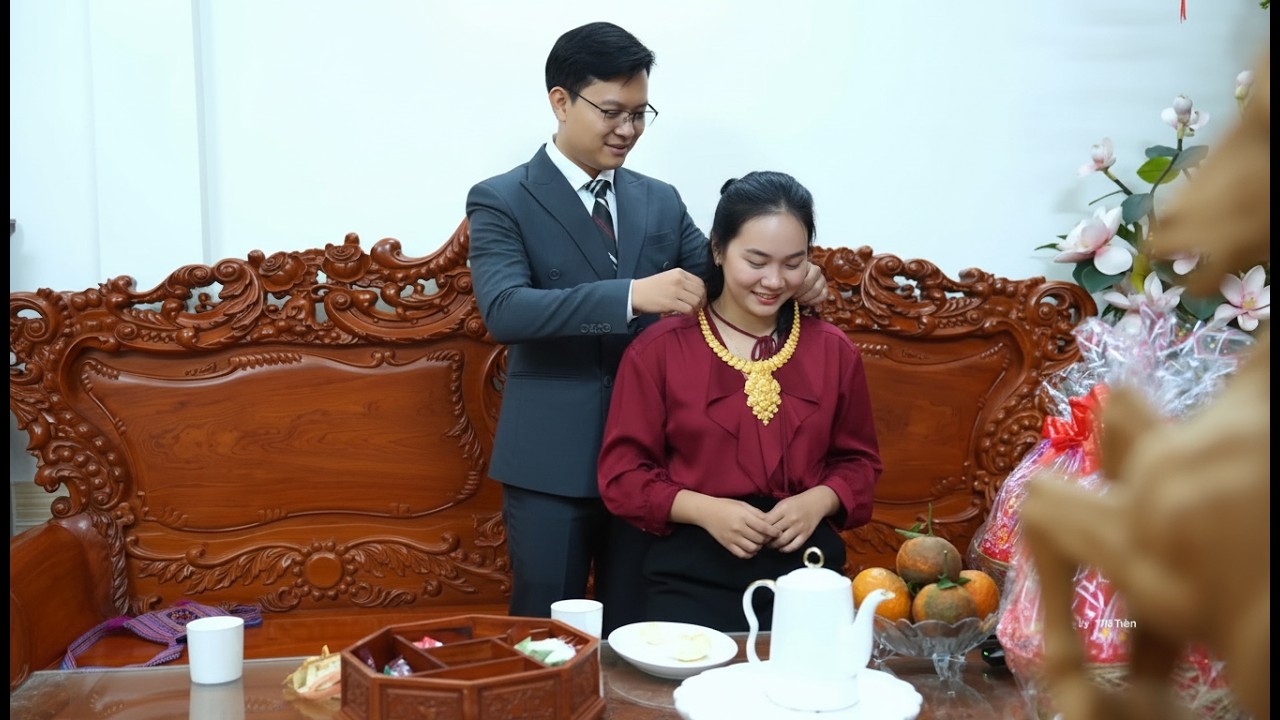 Ly Tu Tien Shocked as Jack Gifts Her Gold Necklace &ndash; So Emotional!