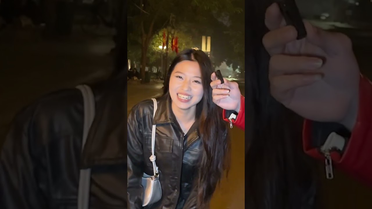 Thả tiền hôn gái