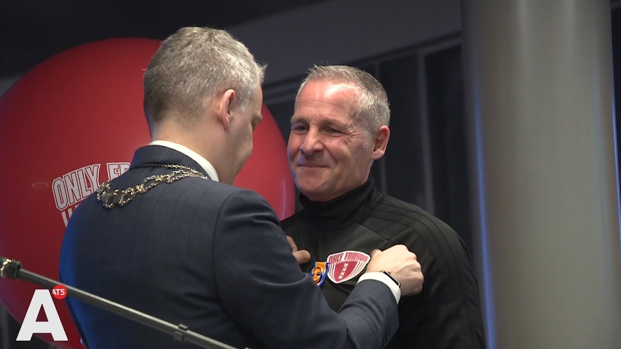 Oprichter Only Friends nu Officier in de Orde van Oranje-Nassau