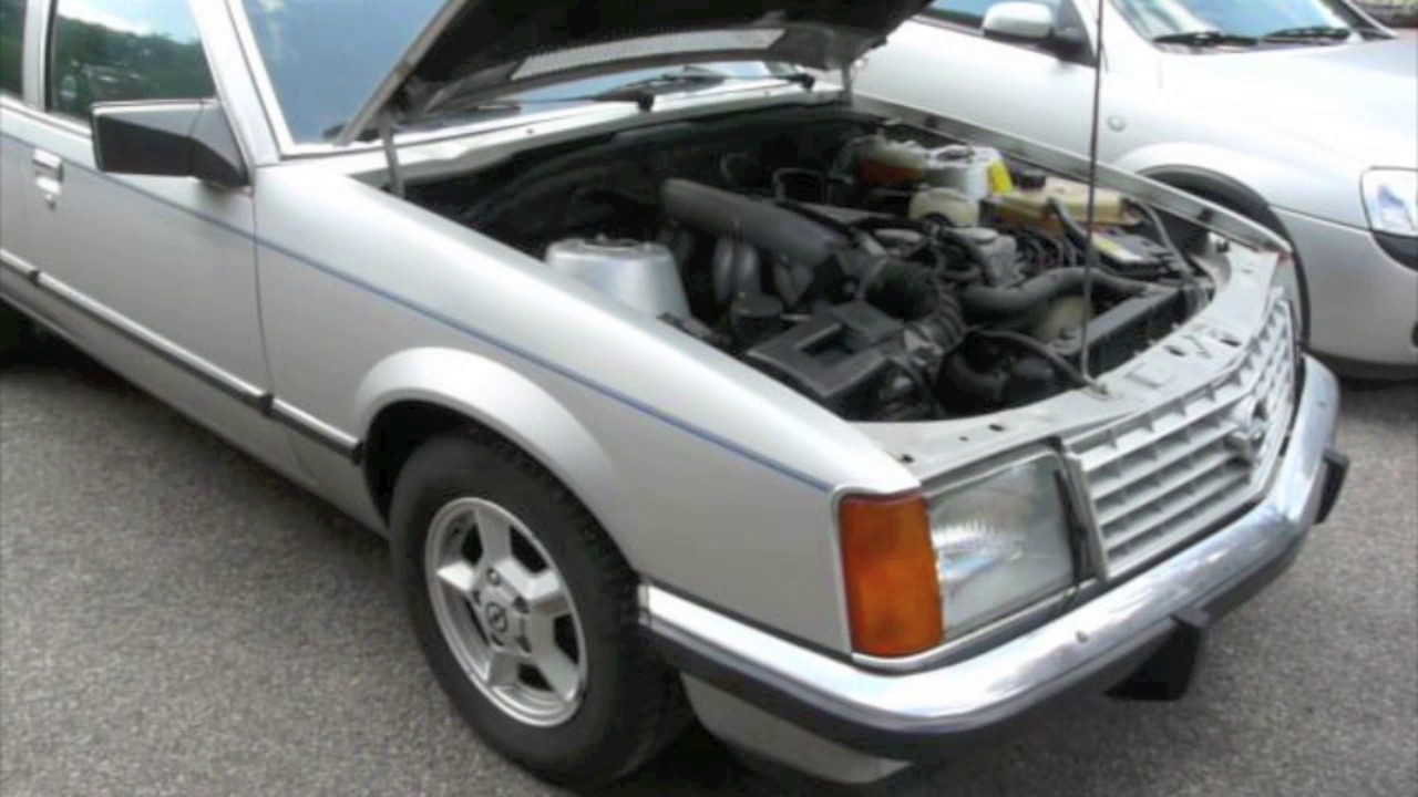 Opel Senator 2.5E (A1/2dash-1983) Opel Corsa GSi (C1-2001)