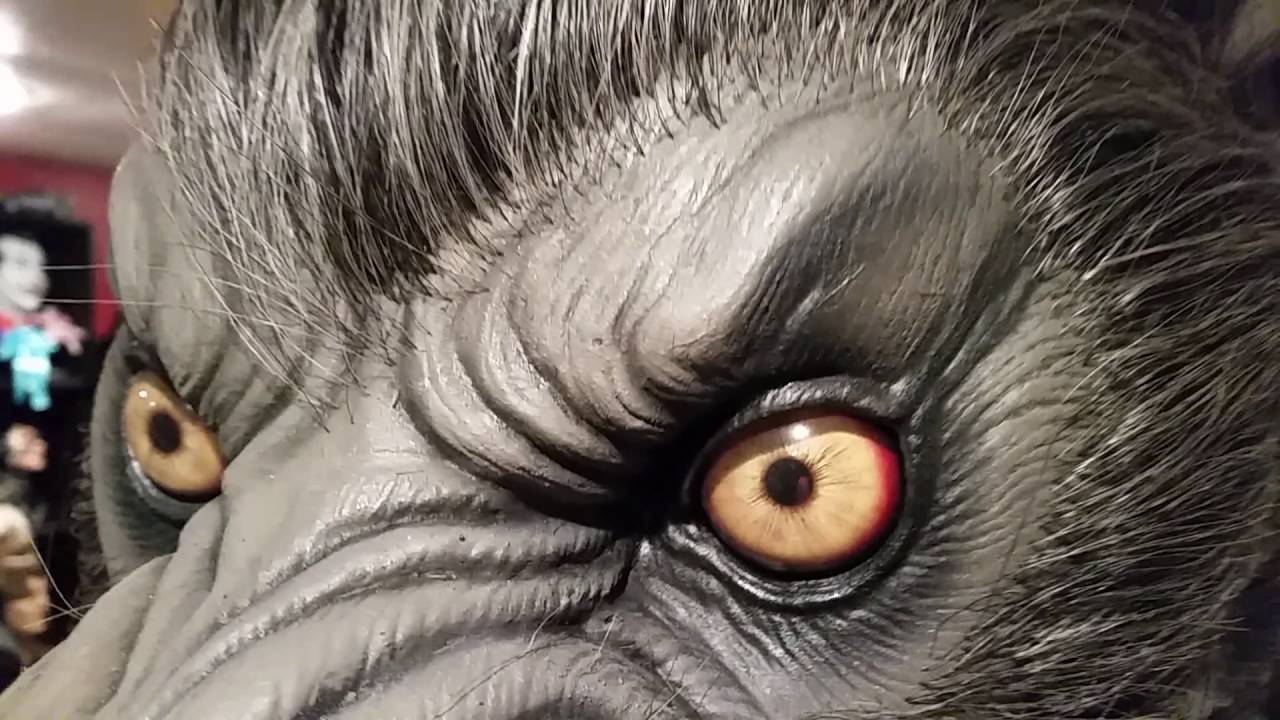 1:1 American Werewolf in London bust by Magee FX
