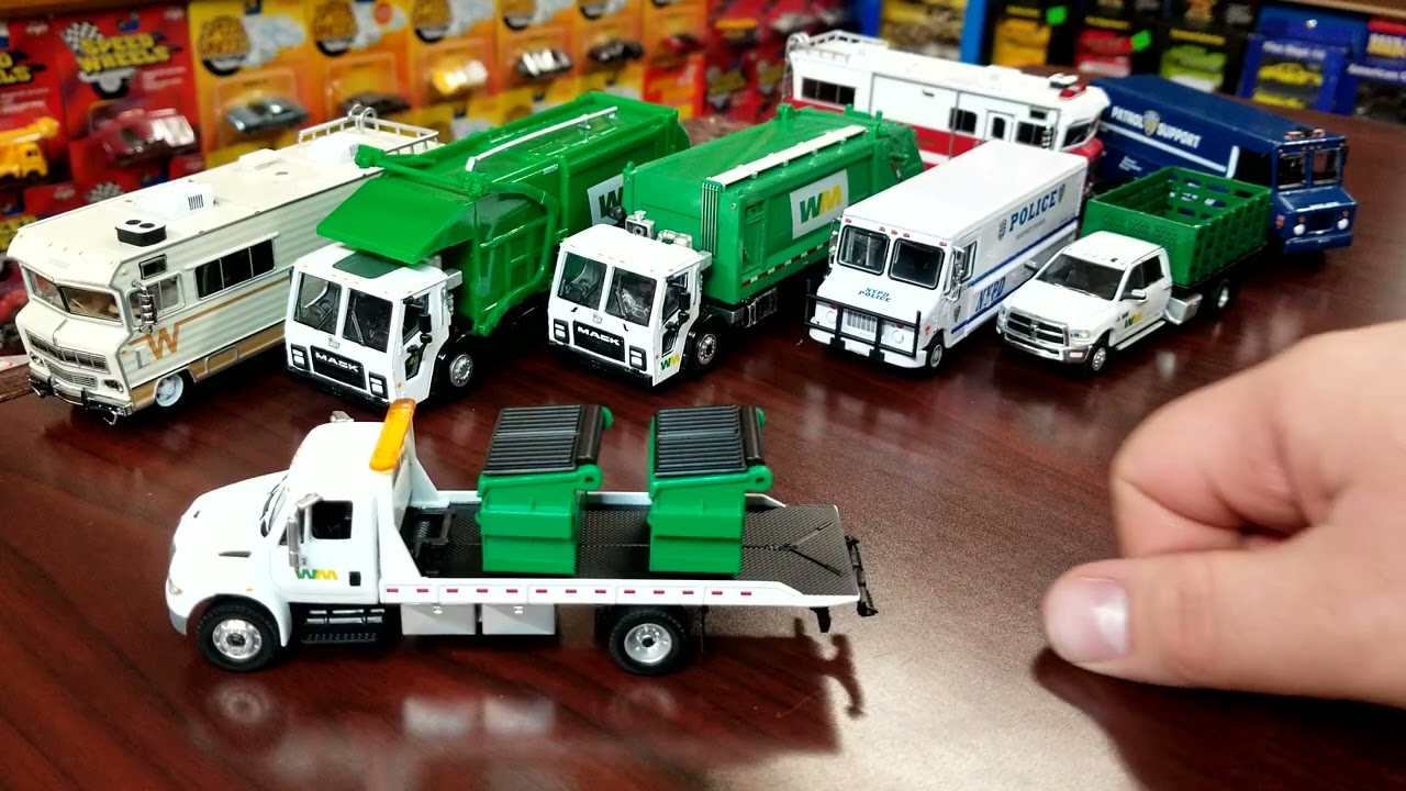 Unboxing: Greenlight HD Trucks Series 22