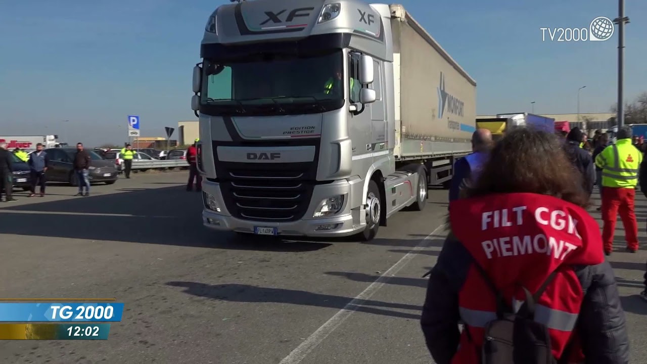 Italia a rischio blocco, la protesta nei porti e nei trasporti
