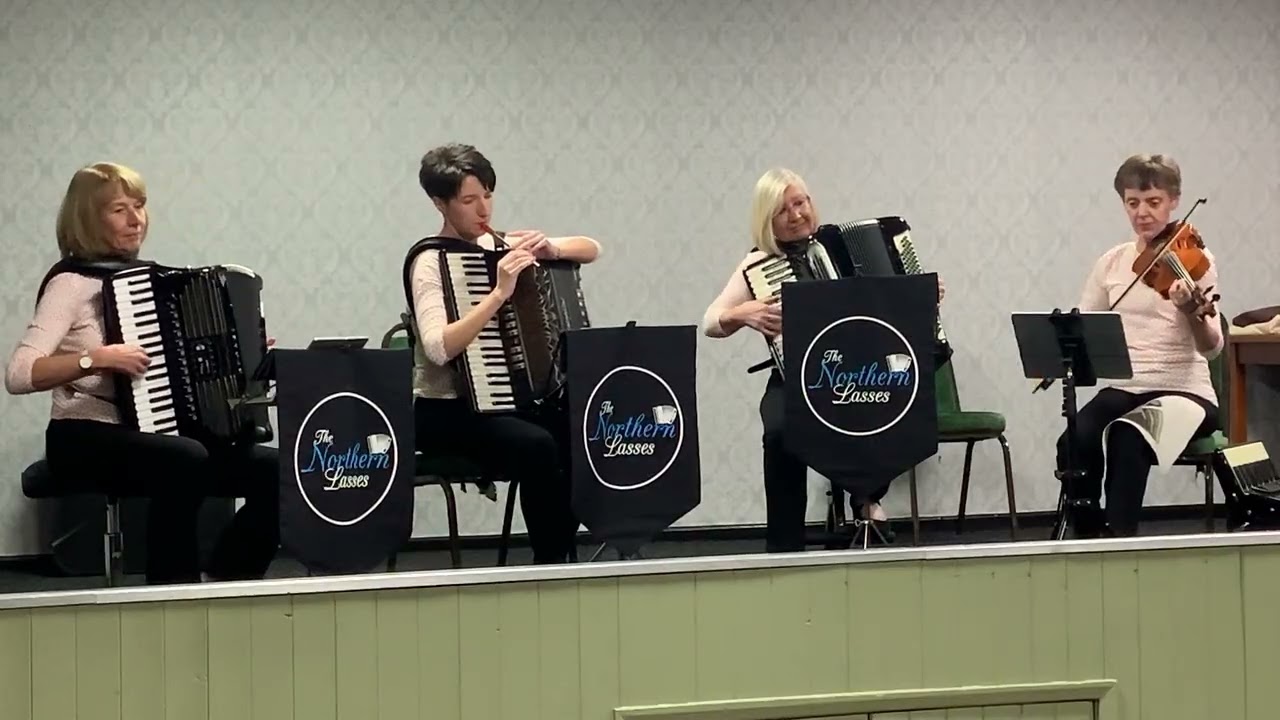 The Northern Lasses - Rothbury Medley