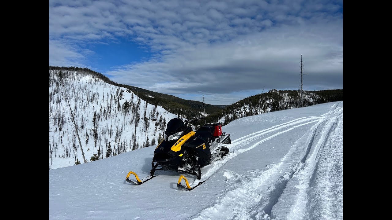 Skidoo Expedition 600efi  in Montana Mountains