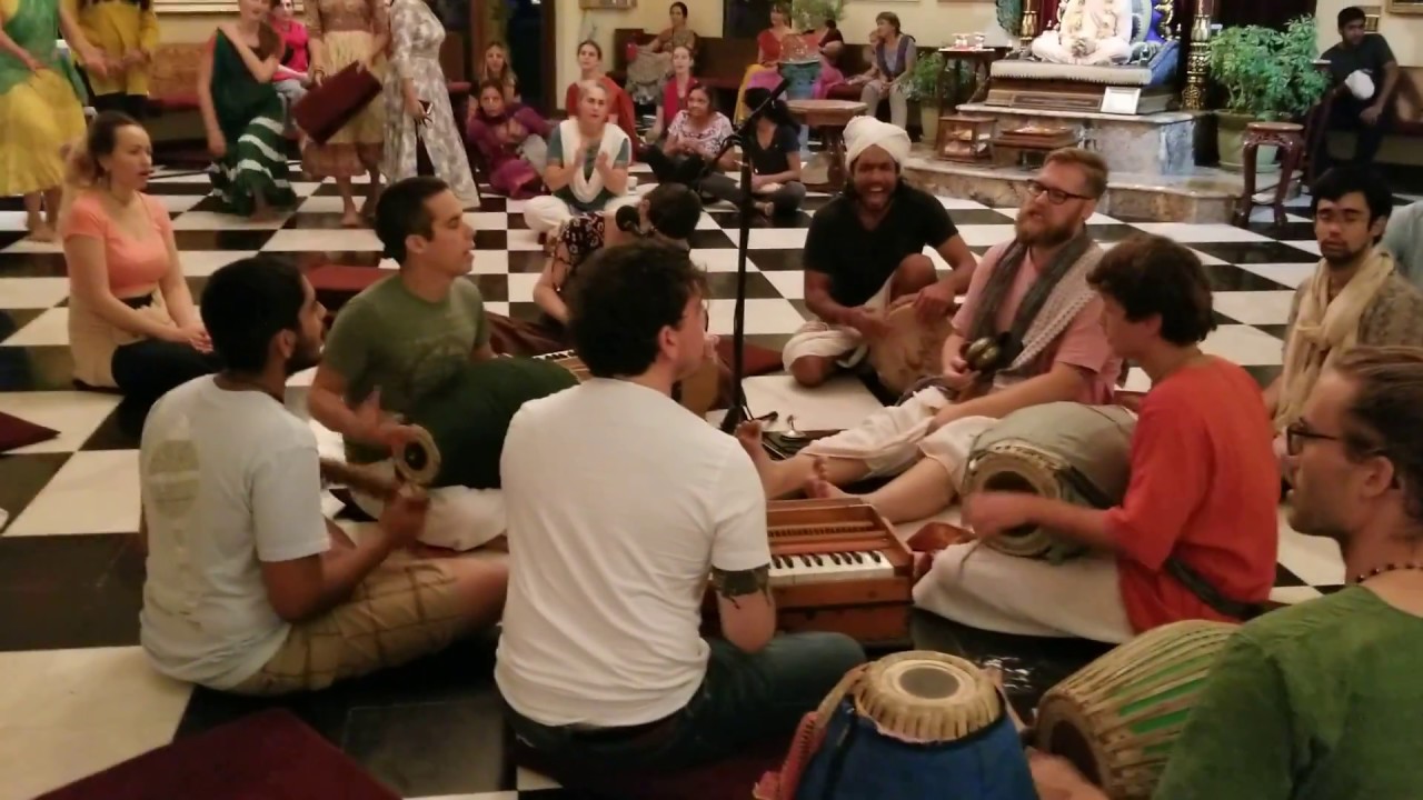 Kirtan at Alachua temple with the Mayapuris (Bali, Dhanya and Vish) and Amala Harinam - part 1