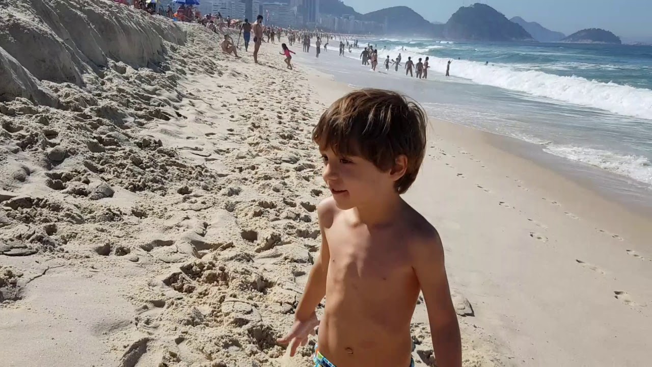 DreiKinderJD - Correndo com as Crianças na Praia de Copacabana