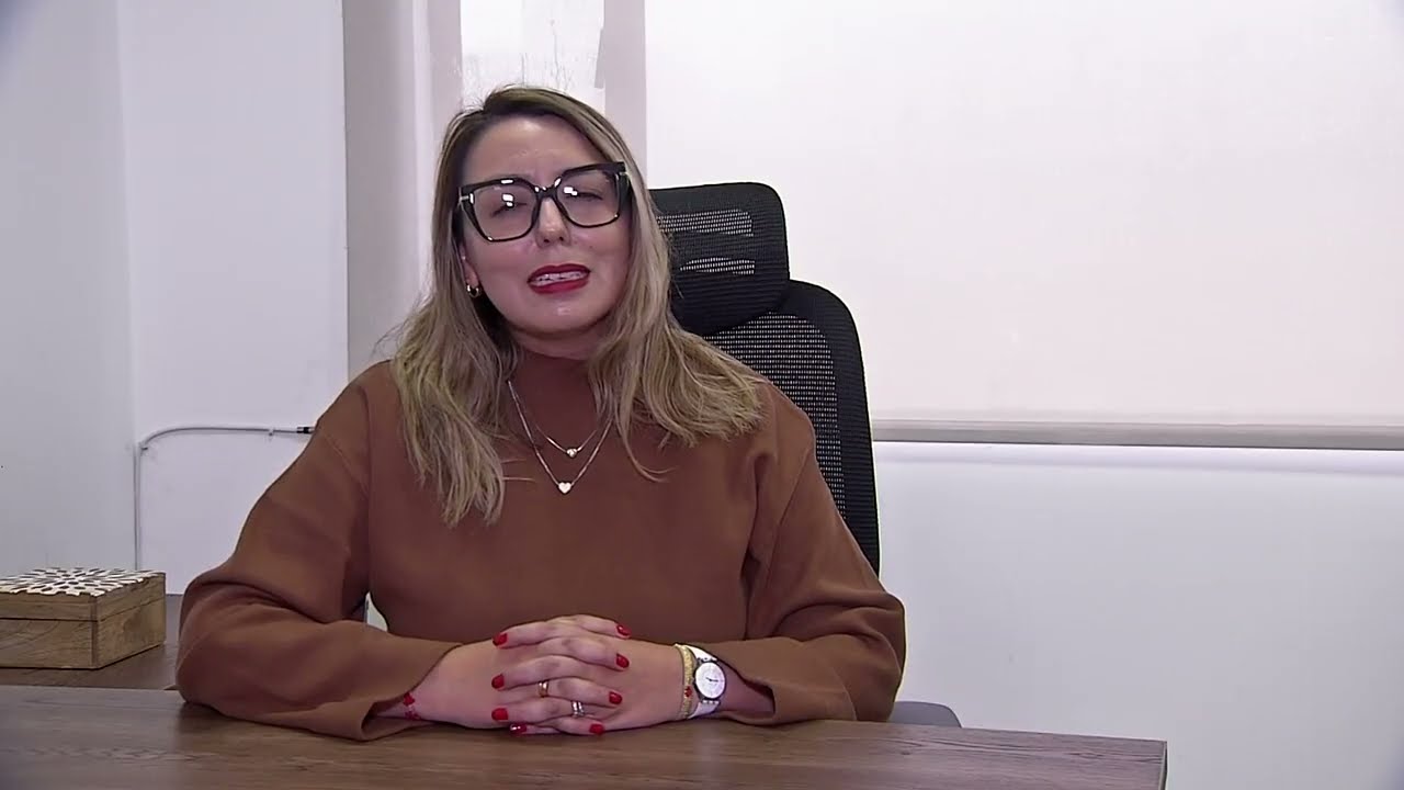 FRENTE A LA PANTALLA TV Y ADOPCIÓN CON ÉRIKA ROJAS