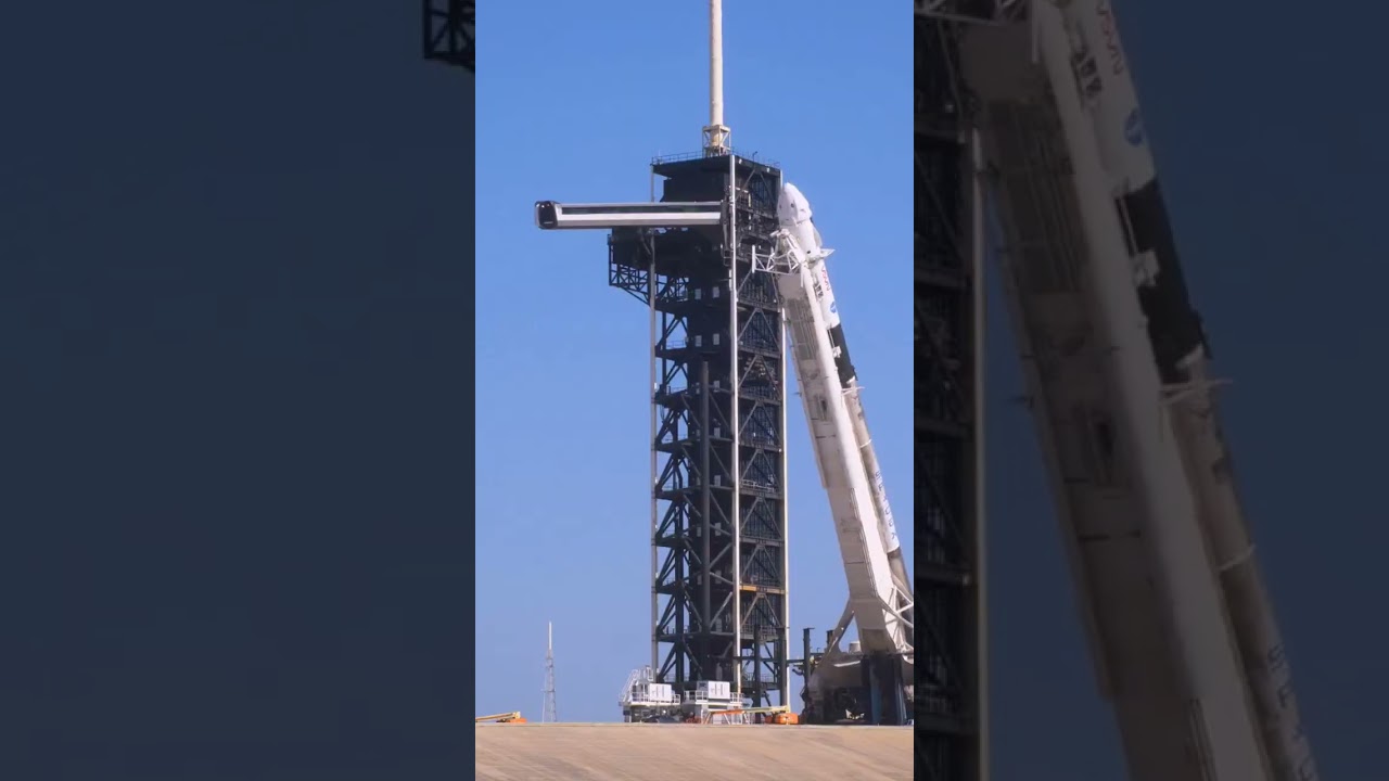 Timelapse of Dragon and Falcon 9 going vertical at pad 39A