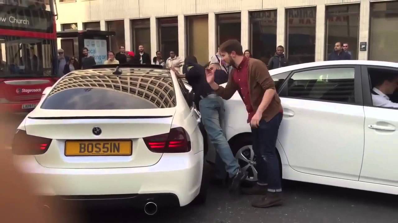 London Road Rage - BMW and Merc Crashed!