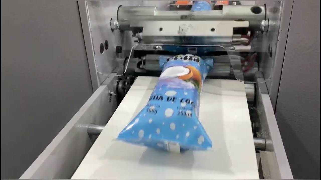 MÁQUINA EMBALADORA FLOW PACK CSS 60 FC EMBALANDO GELO SABORIZADO!