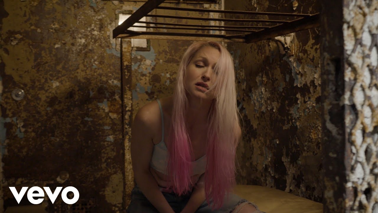 Hooked Like Helen - I Don't Mind (Official Music Video)