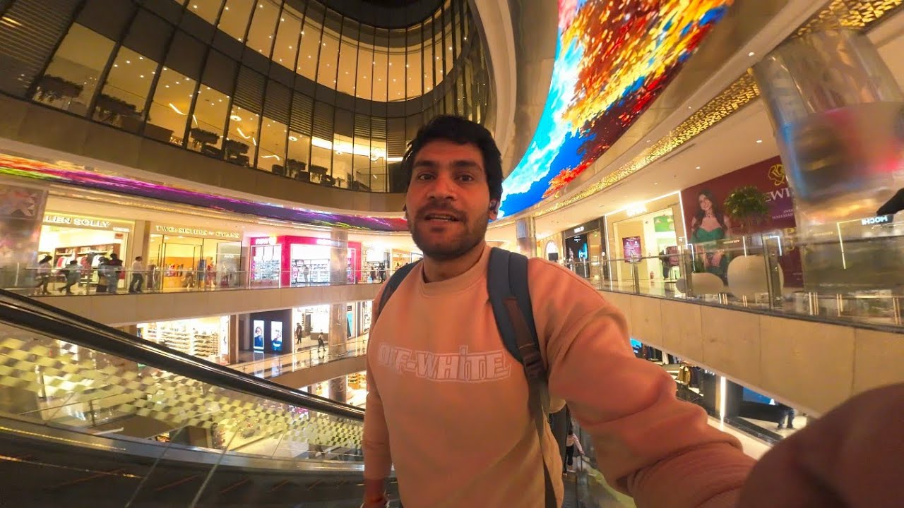 Itna bada Mall  😯