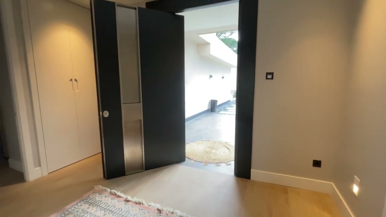 PUERTA ACORAZADA PIVOTANTE I PUERTAS CAMINO