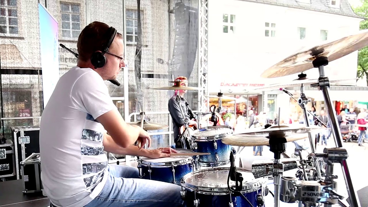 Drum Solo live with Stick Tricks, Grooves, Bass Solo on Sakae Almighty Maple Drums - Christian Hoffe