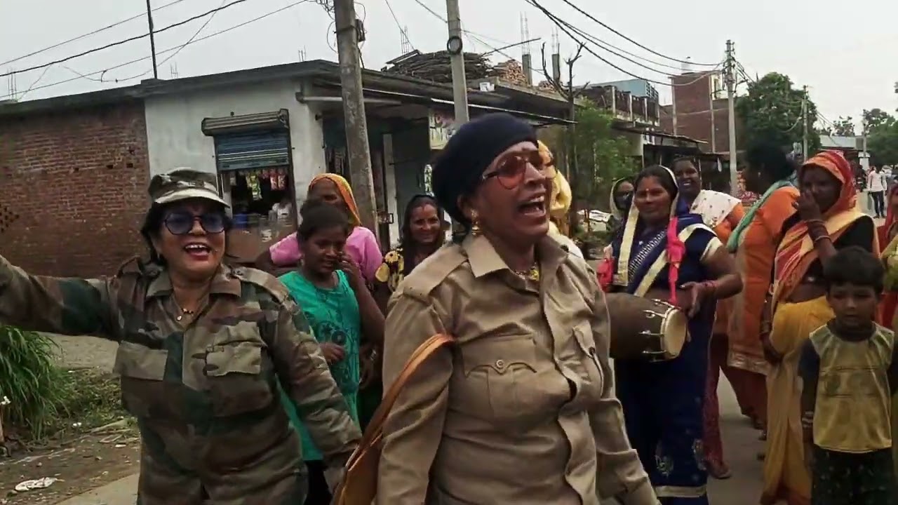 बारात जाने के बाद  सभी महिलाएं aapas Mein Masti Karte Hainदेहाती खोरिया हँसी मजाक करते हुए🤣🤣🤣🤣🤣🙏🏻🙏🏻