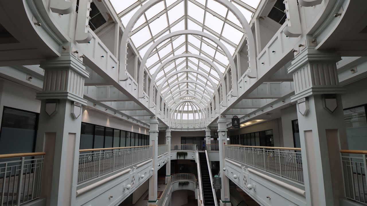 Exploring an Abandoned Mall with Power Still On - Eaton Centre / Hamilton City Centre