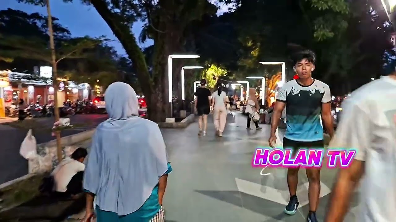 Suasana malam hari di Taman Kambang Iwak Palembang