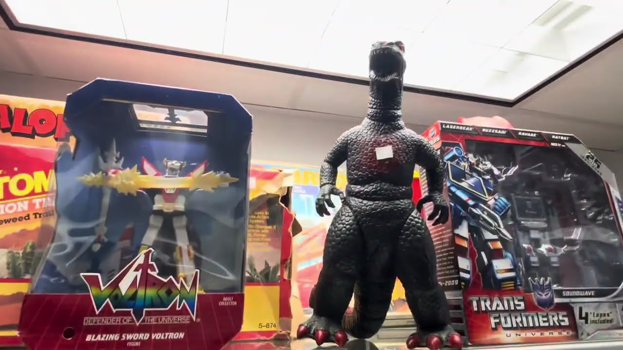 vintage  Comics and collectibles. Hidden Gem in a  Houston neighborhood! SUBSCRIBE