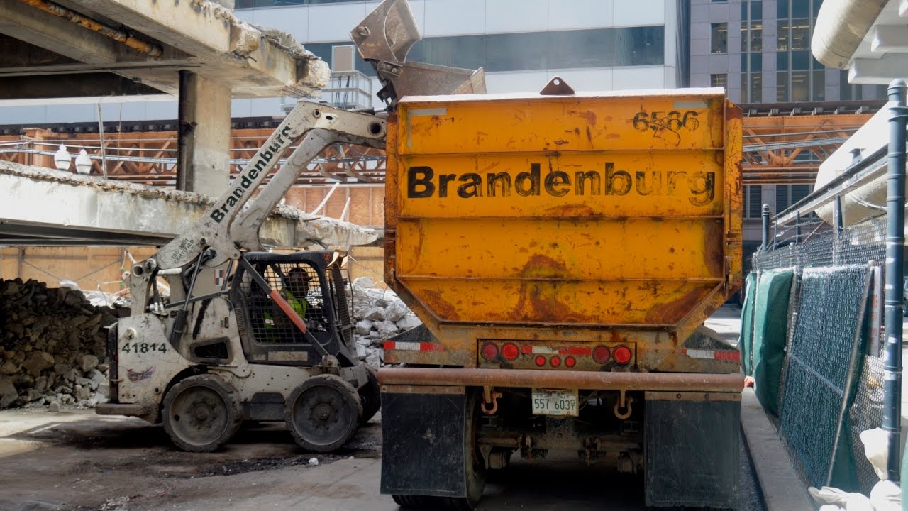Bobcat S770 Loading Kenworth T800W Dump Truck