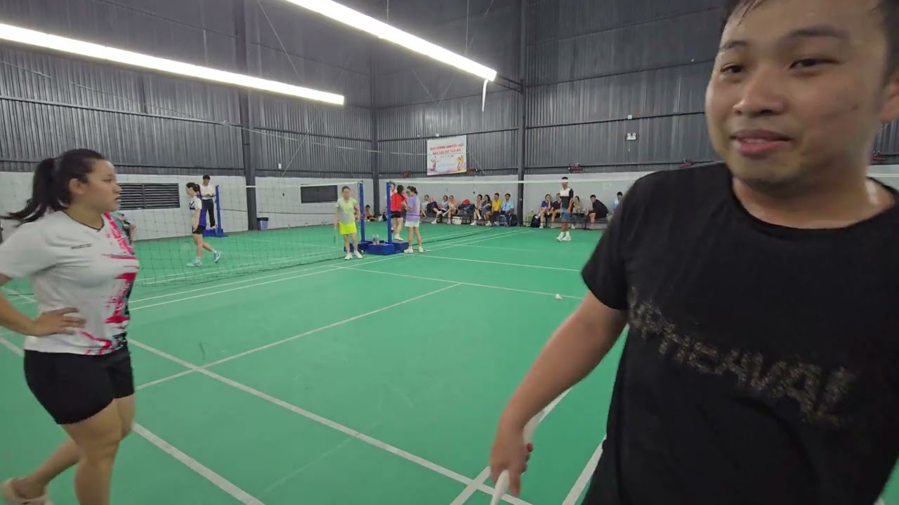 Anh Bo/dì Liên vs anh Thành/chị Sang