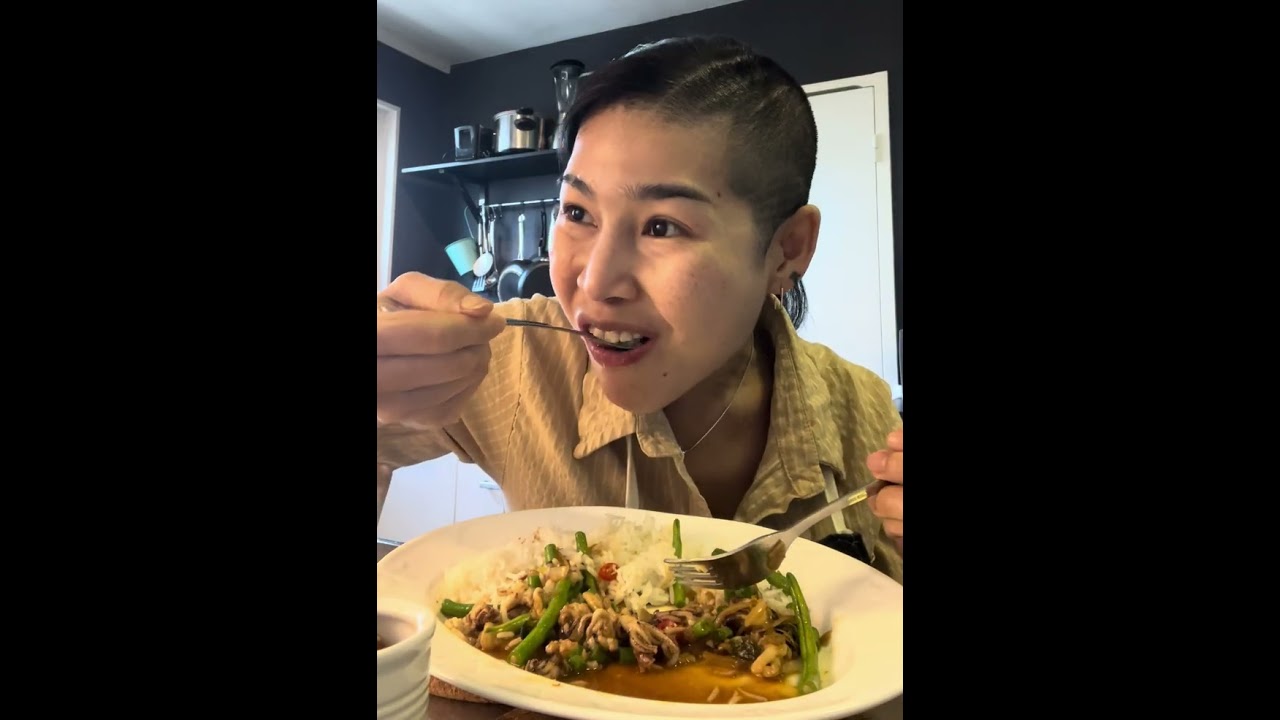 กระเพราหนวดหมึกที่เด้งในปากทุกคำที่กินไปเลย มันจะอร่อยไปไหนถามเถอะถามจากใจ