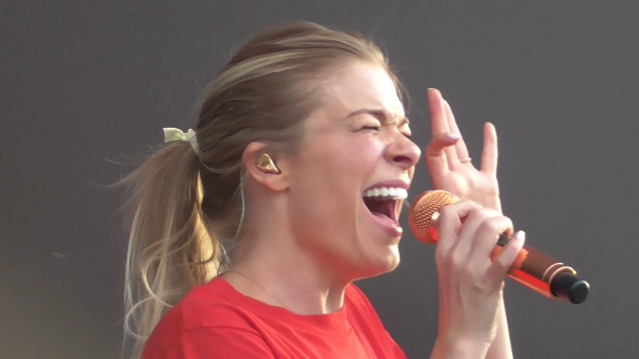 LeAnn Rimes How Do I Live 2017