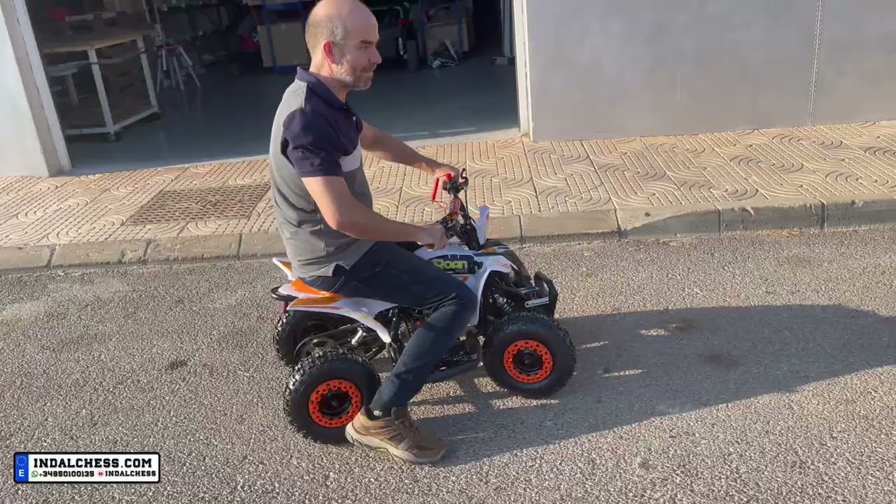 QUAD de gasolina de 49cc disponible en varios colores .