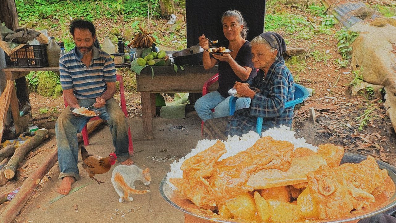 SEÑORA De Casi 100 Años Vive Con Su Hijo en la Orilla De Un Rio,de un CAMPO de JARABACOA