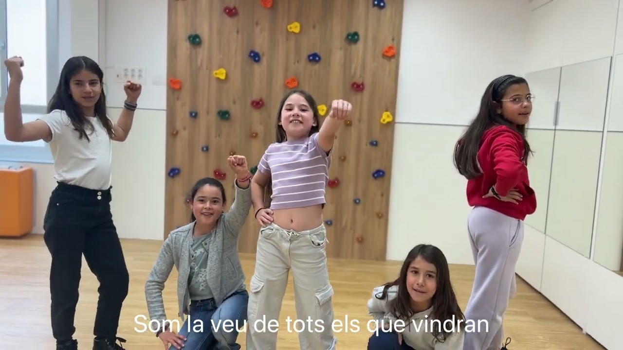 Vols aprendre a cantar i ballar l’himne de la Tecnos?