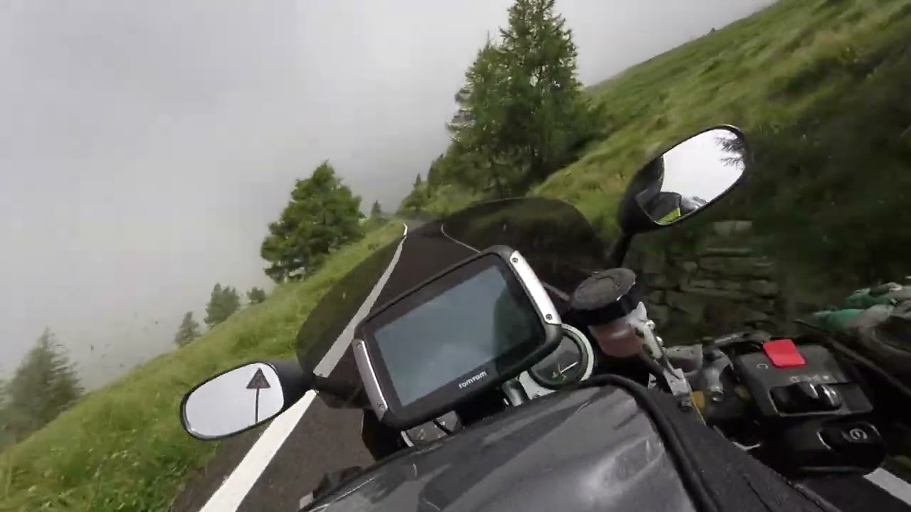 Passo Gavia in moto Kawasaki ZRX1200S