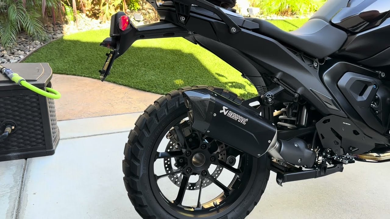BMW R1300 GS | Black Titanium Akrapovic UNBOXING, SOUND and WEIGHT Comparison With Servo Eliminator!
