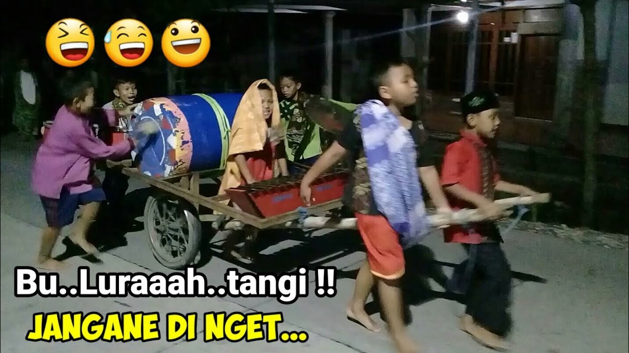 Tongklek Oklik Anak lucu dan colon keliling kampung pedesaan Bojonegoro.