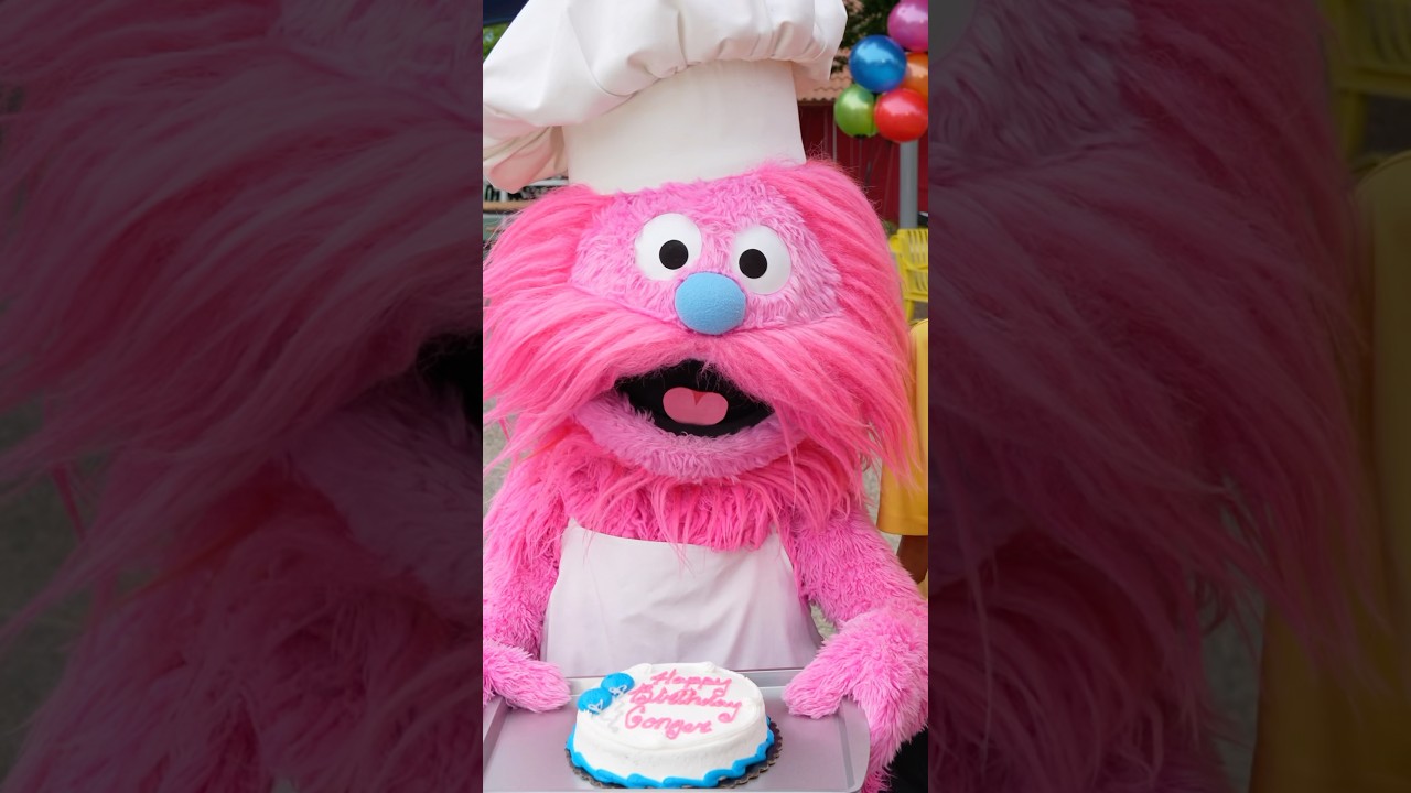 Who doesn&rsquo;t like birthday cake? Comment a &lsquo;🎂&rsquo; below to wish Gonger a happy birthday! #SesamePlace45
