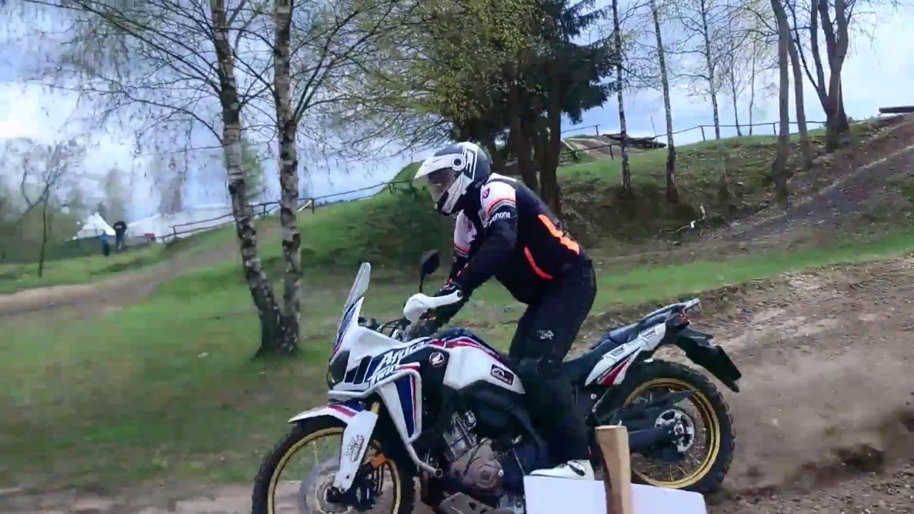 Honda Africa Twin a M&iacute;ra Lis&yacute; v akci... Motorland Běl&aacute;