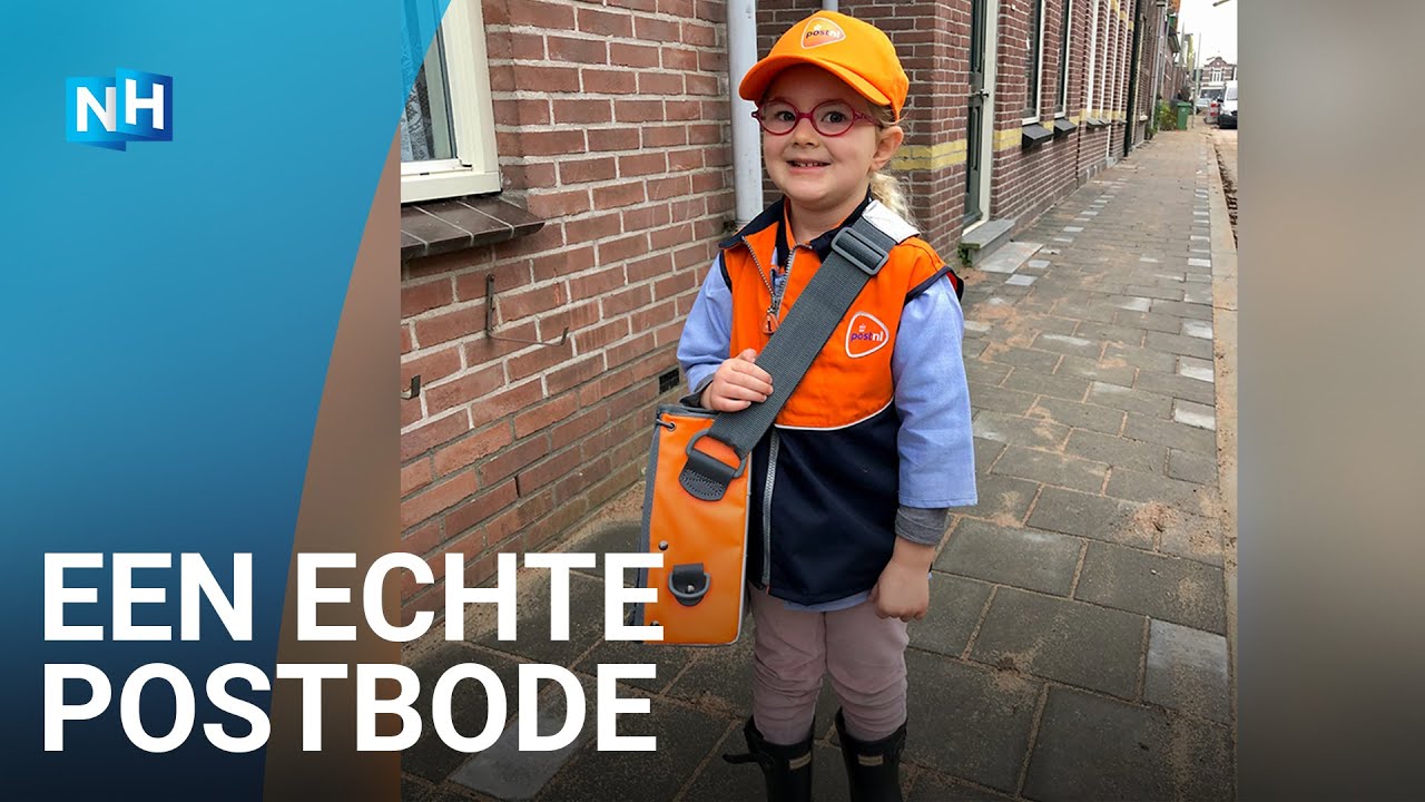 PostNL verrast Luna (4) met een echt postbodepak