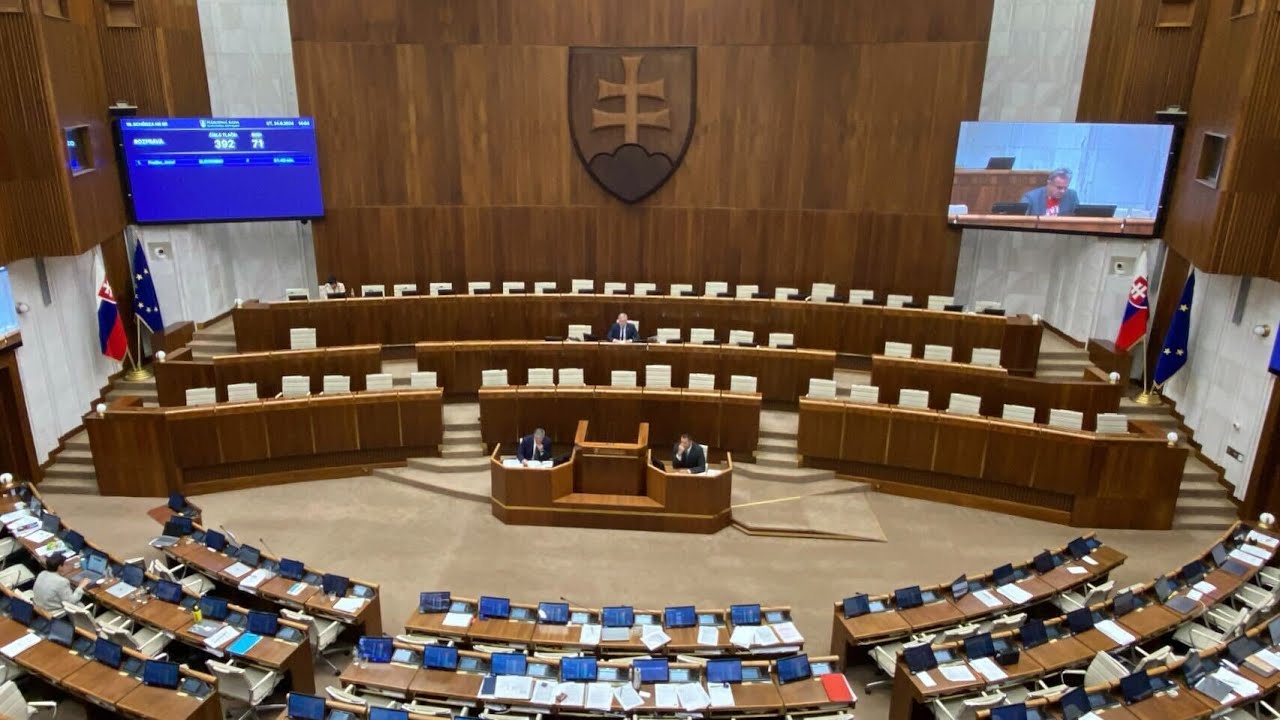 LIVE🔴 Rokovanie parlamentu poznačil incident medzi Dankom a Pročkom