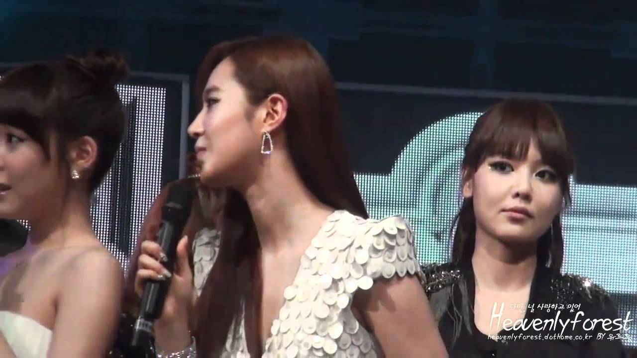 [FanCam] 101231 Yuri SNSD - MC, happy new year part