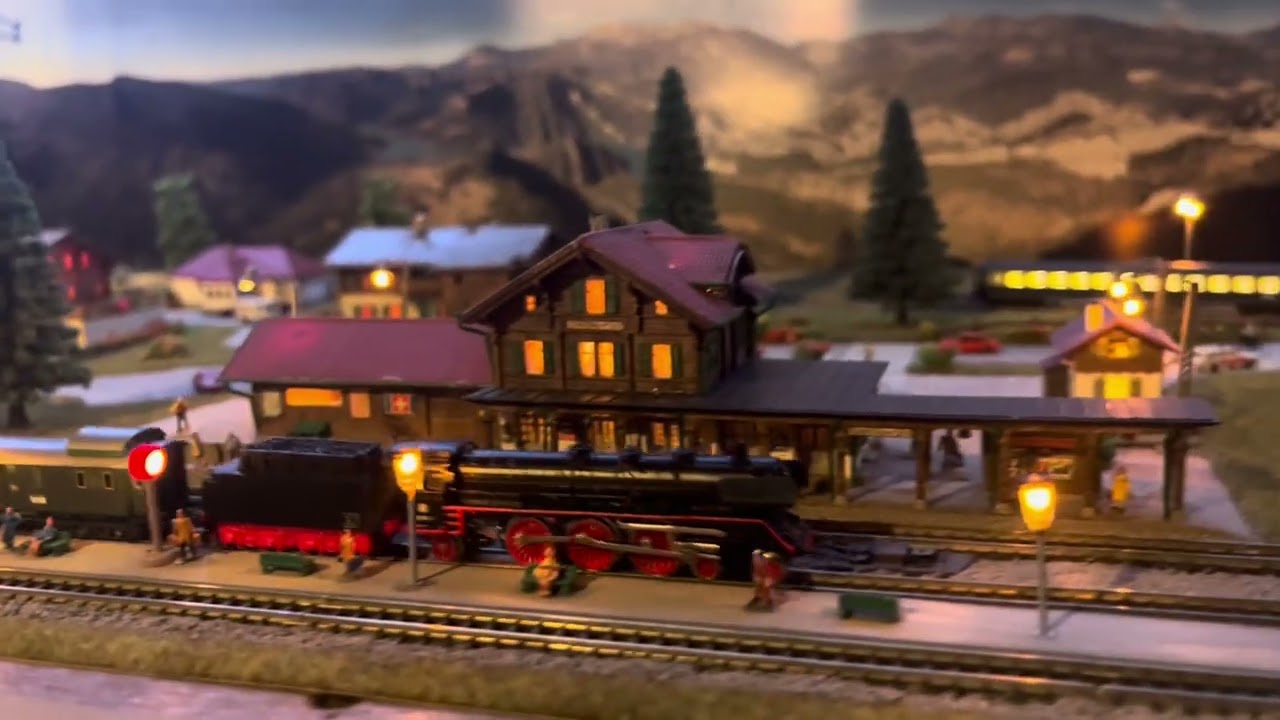 Märklin Spur Z - steam engine festival BR 01 / 03 DB + exclusive mini-club passenger set 87211